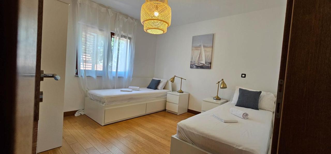 Apartment Bluemare B3 With Shared Pool Ližnjan 외부 사진