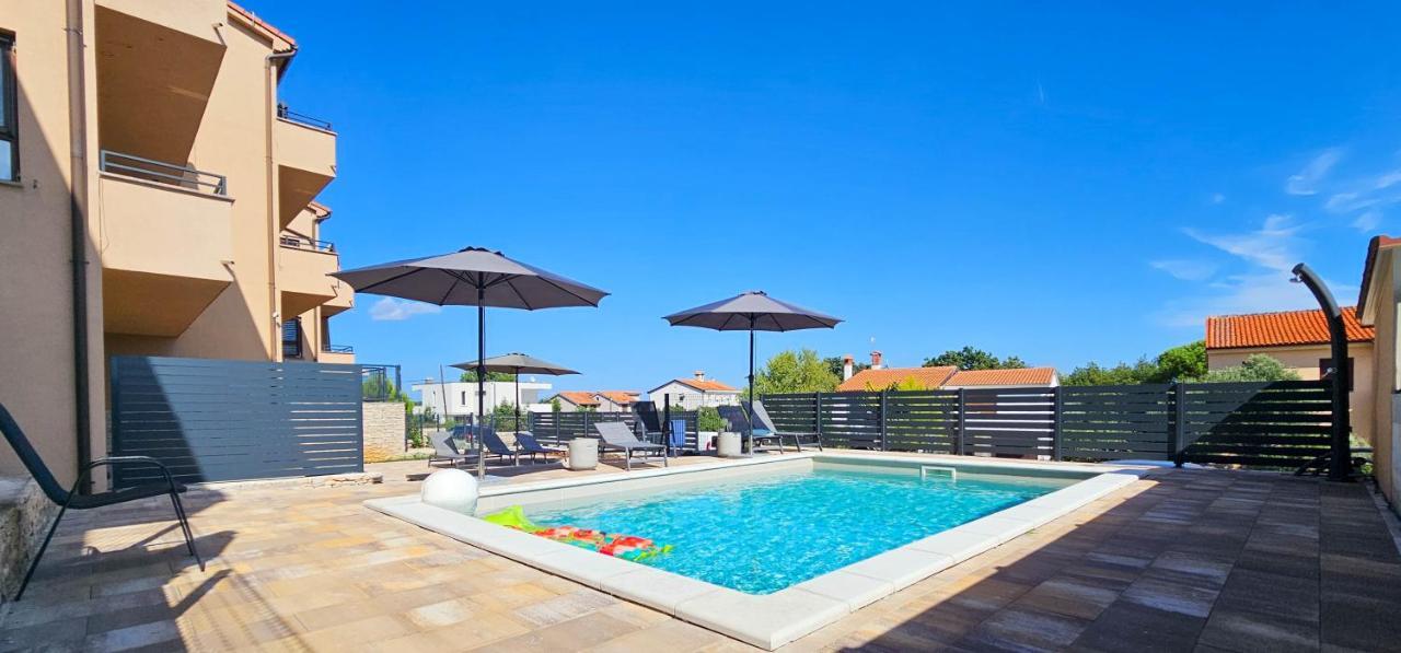 Apartment Bluemare B3 With Shared Pool Ližnjan 외부 사진