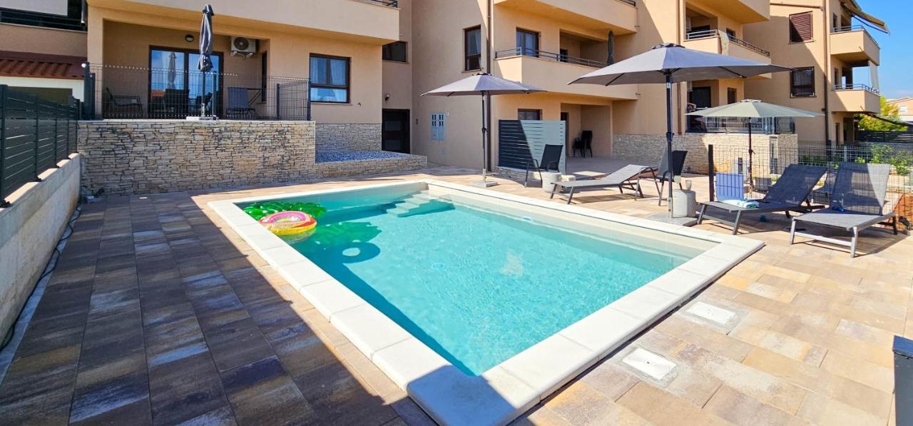 Apartment Bluemare B3 With Shared Pool Ližnjan 외부 사진